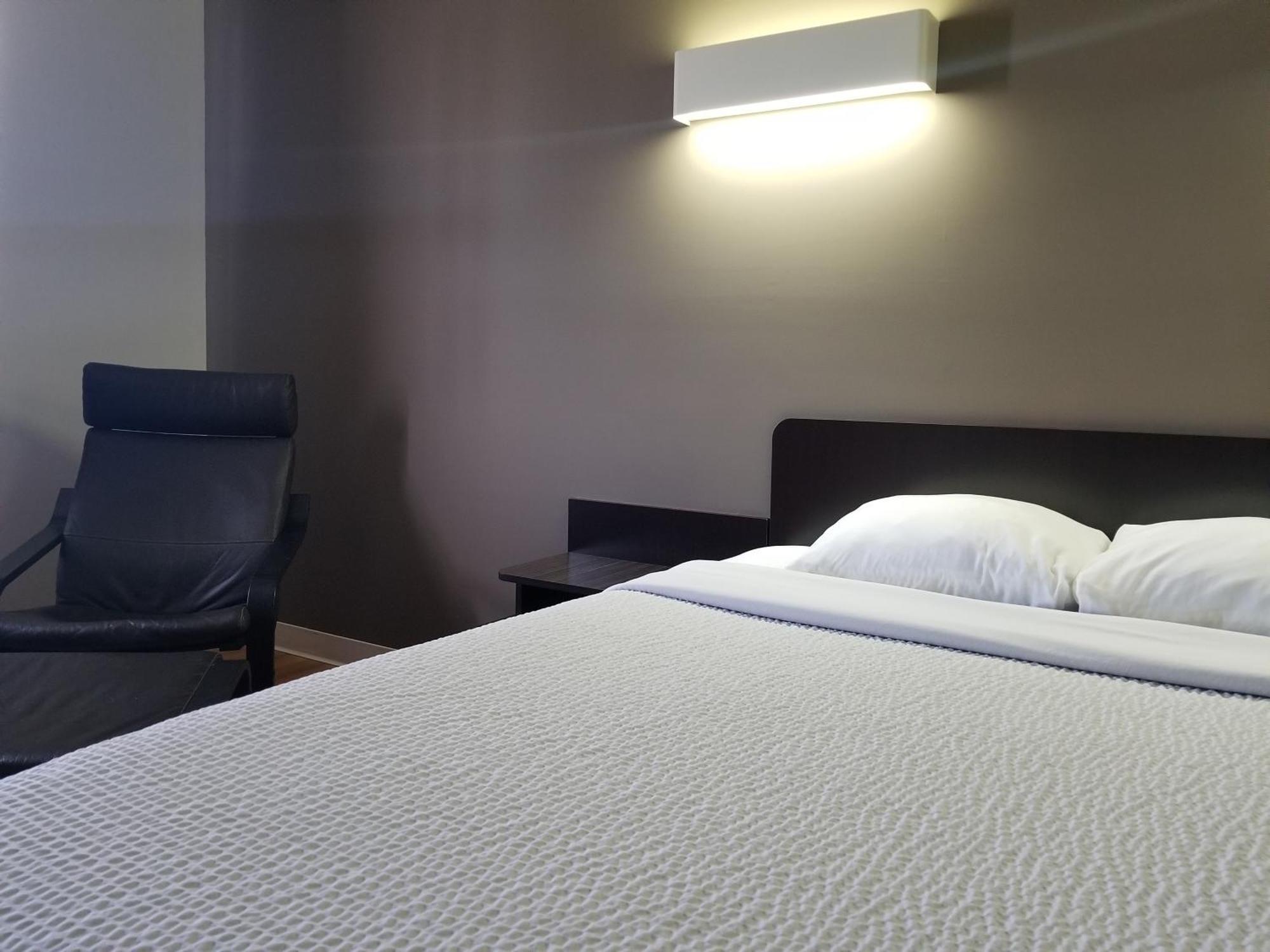Joys Inn Innisfail, Ab Экстерьер фото
